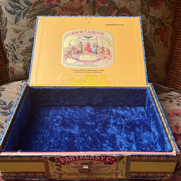 Cigar box purse with Bamboo handle - Picture 4 of 7